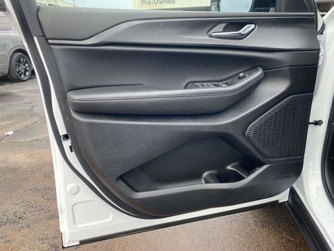 Certified 2024 Jeep Grand Cherokee Altitude image 16