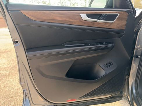 Used 2025 Volkswagen Atlas SE image 22