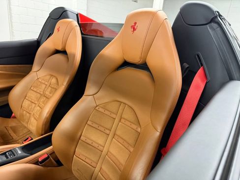 Used 2023 Ferrari F8 Tributo RWD image 13
