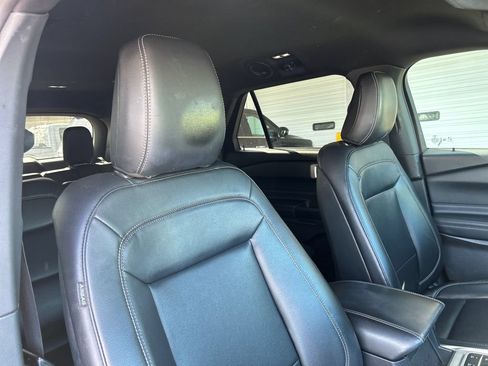 Used 2020 Ford Explorer XLT w/ Equipment Group 202A RWD image 13