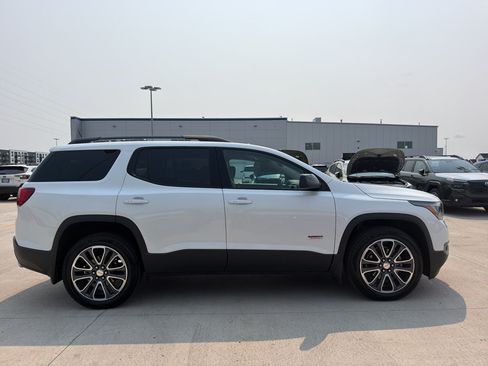 Used 2018 GMC Acadia SLT w/ LPO, Protection Package AWD/4WD image 4