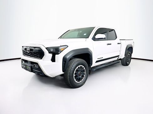 Used 2024 Toyota Tacoma TRD Off-Road w/ TRD Off Road Upgrade Package image 3