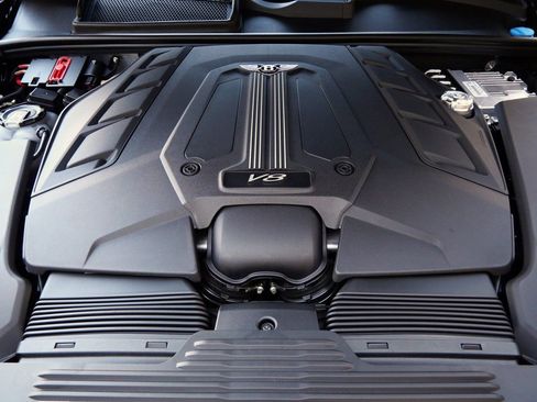 Used 2025 Bentley Bentayga Extended Wheelbase image 31