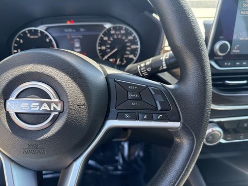 Used 2024 Nissan Altima 2.5 SV FWD image 16
