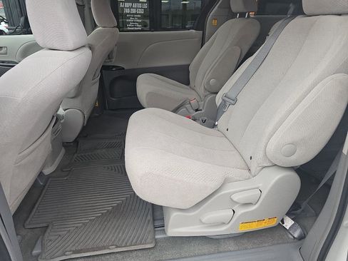Used 2013 Toyota Sienna LE image 11