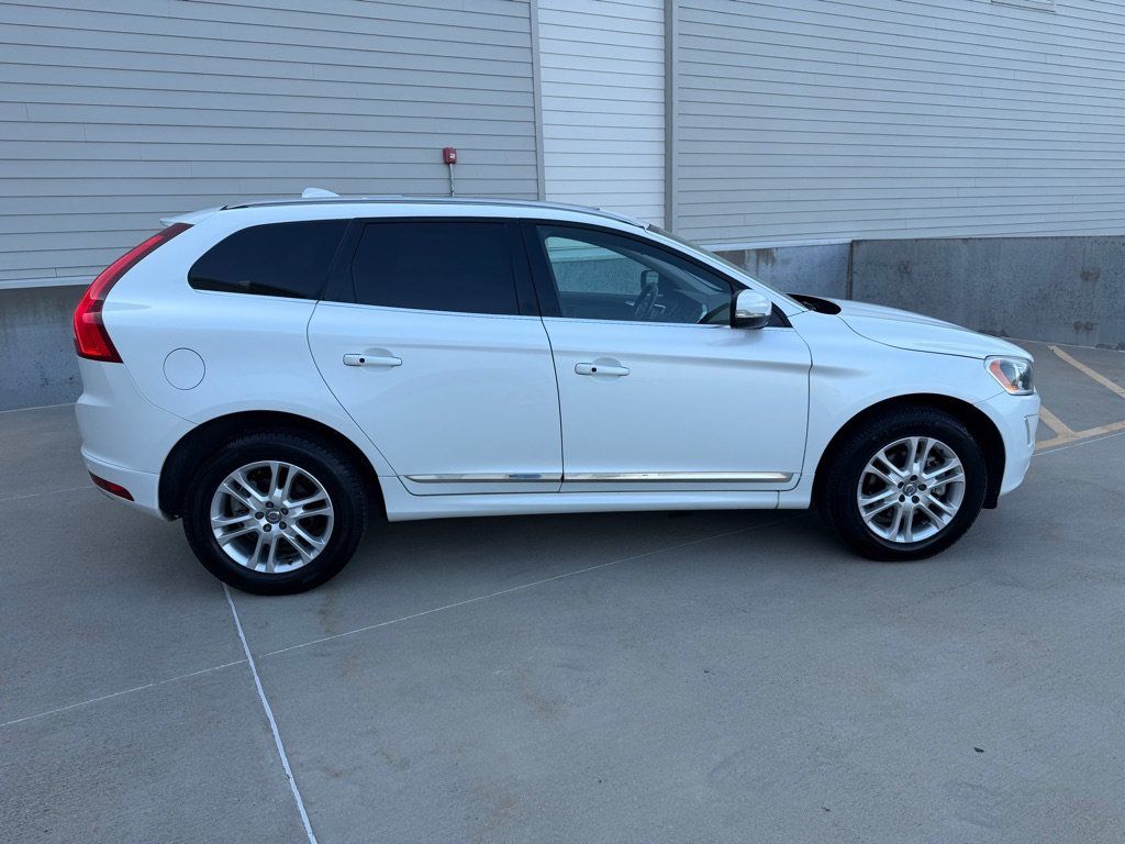 Used 2016 Volvo XC60 T5 Premier w/ Proximity Package FWD image 2