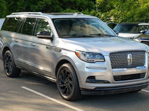 Used 2023 Lincoln Navigator L Reserve AWD/4WD image 9