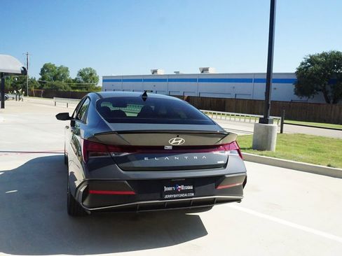 New 2025 Hyundai Elantra SEL image 7