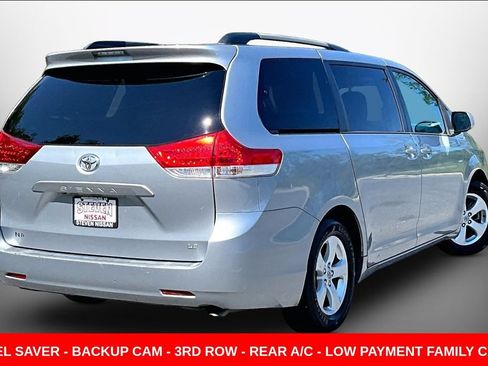 Used 2013 Toyota Sienna LE FWD image 6