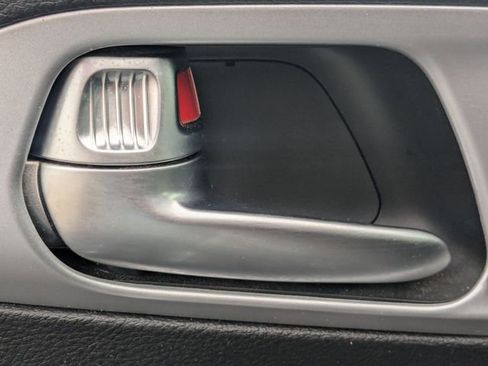 Used 2020 Chrysler Pacifica Touring-L FWD image 13