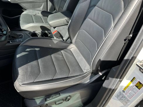 Used 2018 Volkswagen Tiguan SEL Premium FWD image 10