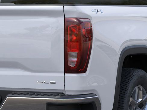 New 2026 GMC Sierra 1500 SLE image 11