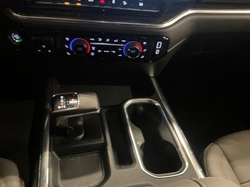 Used 2025 Chevrolet Silverado 1500 LTZ image 27