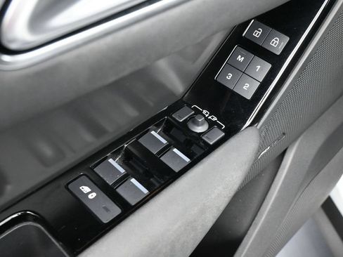Used 2025 Land Rover Range Rover Velar Dynamic SE AWD/4WD image 14