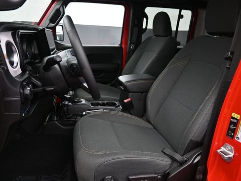 Used 2025 Jeep Wrangler Unlimited Sahara AWD/4WD image 11