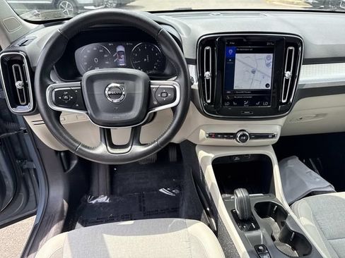 Used 2020 Volvo XC40 T5 Momentum w/ Protection Package Premier AWD/4WD image 17