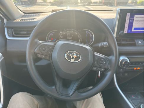 Used 2023 Toyota RAV4 LE image 9