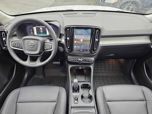 New 2025 Volvo XC40 B5 Core w/ Protection Package Premier image 22