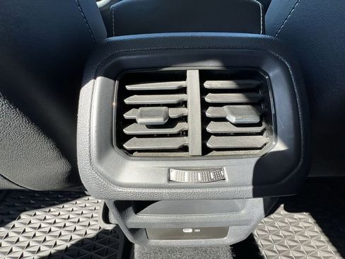 Used 2022 Volkswagen Taos SEL image 21