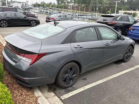 Used 2023 Hyundai Elantra Blue FWD image 7