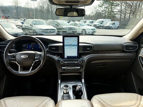 Used 2020 Ford Explorer Platinum w/ Premium Technology Package image 6