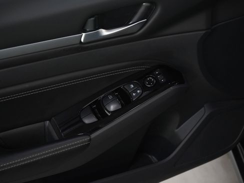 Used 2023 Nissan Altima 2.5 SV w/ SV Premium Package image 18