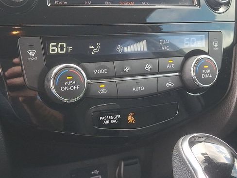 Used 2018 Nissan Rogue SL FWD image 15