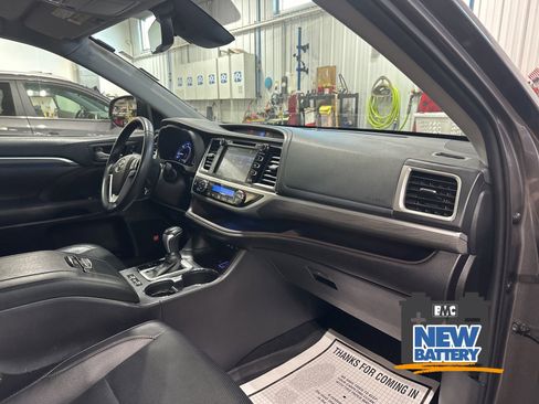 Used 2019 Toyota Highlander Limited w/ Protection Package #3 AWD/4WD image 43