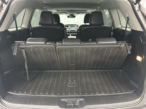 Used 2017 Toyota Highlander XLE AWD/4WD image 5