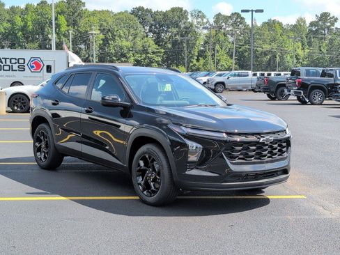 New 2026 Chevrolet Trax LT w/ Driver Confidence Package FWD image 8
