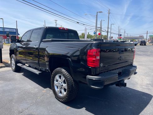 Used 2018 Chevrolet Silverado 2500 LTZ w/ Duramax Plus Package AWD/4WD image 12