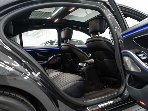 Used 2022 Mercedes-Benz S 500 4MATIC w/ AMG Line Package image 11