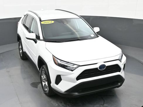 Used 2024 Toyota RAV4 LE image 39