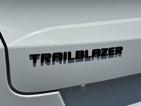 Used 2023 Chevrolet TrailBlazer RS w/ Convenience Package FWD image 28