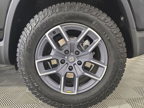 Used 2024 Rivian R1S Adventure AWD/4WD image 10