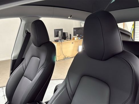 Used 2025 Tesla Model Y Performance image 13