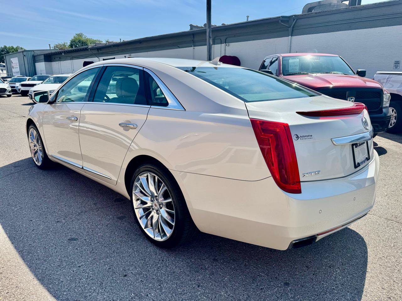 Used 2013 Cadillac XTS Platinum FWD image 4