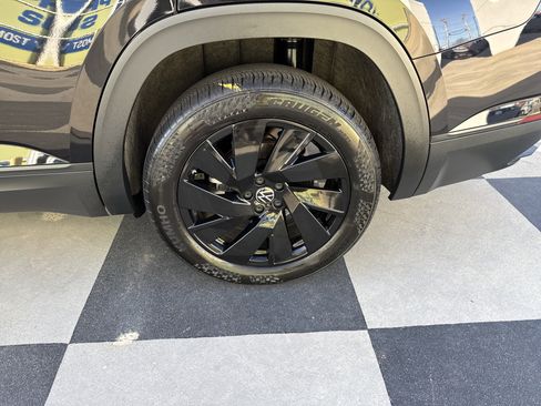 Used 2024 Volkswagen Atlas SE w/ Black Wheel Package image 13