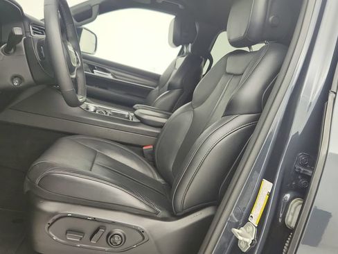 Used 2024 Jeep Wagoneer Series II w/ Flexible Seating Group RWD image 14