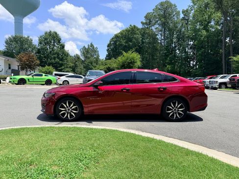 Used 2018 Chevrolet Malibu LT FWD image 3