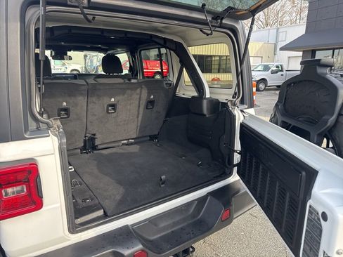 Used 2024 Jeep Wrangler Rubicon image 25