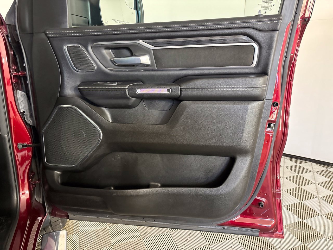 Used 2024 RAM 1500 Laramie AWD/4WD image 32
