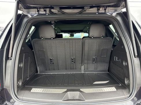Used 2023 Chevrolet Tahoe High Country w/ Advanced Technology Package RWD image 17