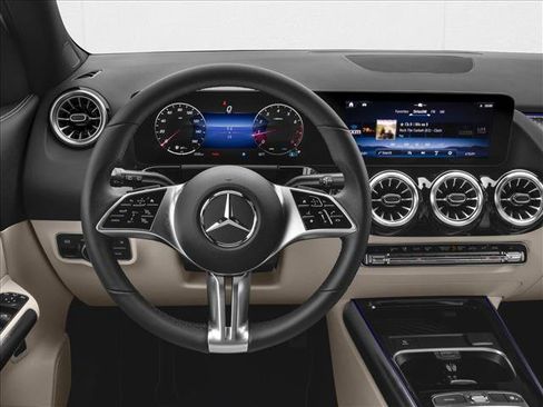 Used 2026 Mercedes-Benz GLA 250 image 4