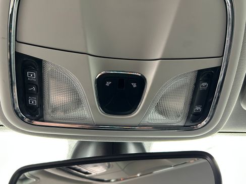Used 2019 Jeep Cherokee Limited w/ Luxury Group AWD/4WD image 28