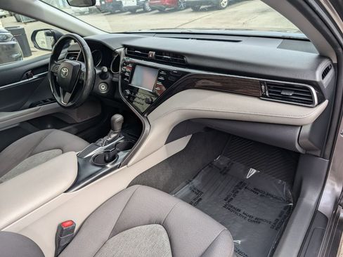 Used 2019 Toyota Camry LE image 13