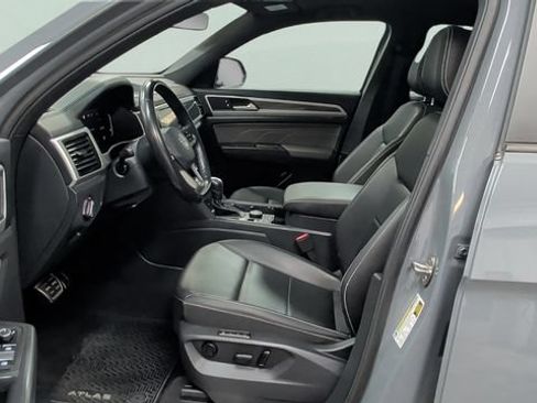 Used 2023 Volkswagen Atlas Cross Sport SEL R-Line AWD/4WD image 10