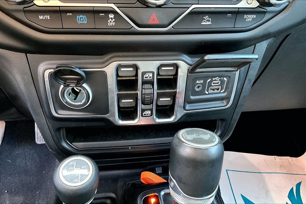 Used 2023 Jeep Wrangler Unlimited Sahara AWD/4WD image 34
