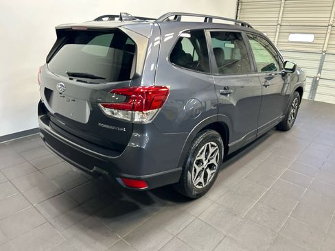 Used 2022 Subaru Forester Premium image 3