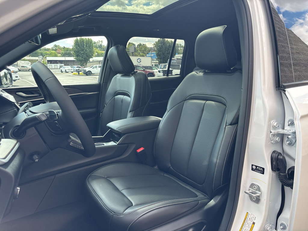 New 2027 Jeep Grand Cherokee Limited w/ Technology Group II AWD/4WD image 14